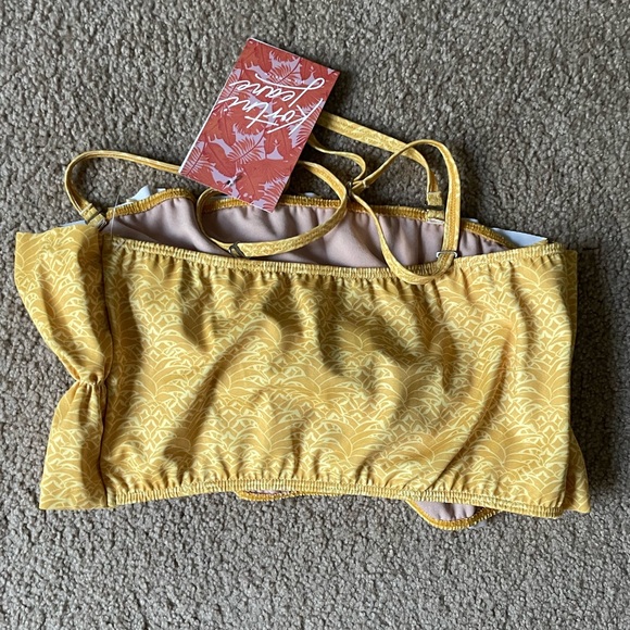 NWT Kortni Jean Small Oversized Ruffle Top OSR in Golden Pineapple - Picture 3 of 3